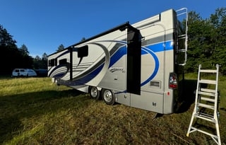 Megawatt: Solar Off-Grid Luxury Class A w/ Wifi