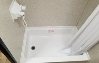 Sleeps 4 PLEASE READ UNDER DESCRIPTION FIRST