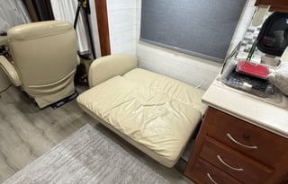Beautiful Class A Fleetwood Discovery 39L -Fun for the family