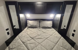 Large RV w Bunk House & Outdoor Kitchen & Grill