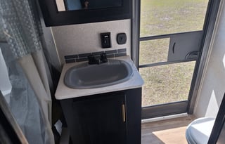 "Ellie Mae" Bunk Room/ Full Outside Kitchen