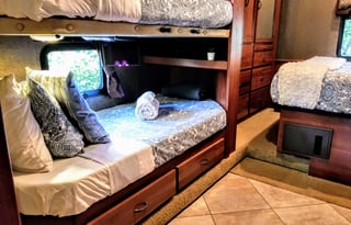 Mandala House on Wheels HR Admiral 32ft.