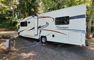 Coachmen, Sleeps 8, Queen Bed in Primary!
