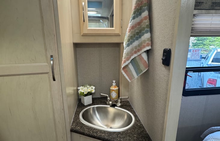 SINK AND MEDICINE CABNET