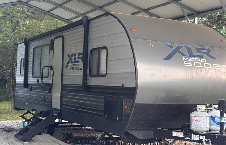 CAMPER IS DIRTY IN THIS PHOTO, THIS WAS RIGHT AFTER WE TOOK A FAMILY TRIP IN IT