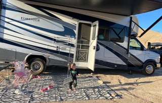 32ft. Luxury RV-Pure Glamping kid & pet approved