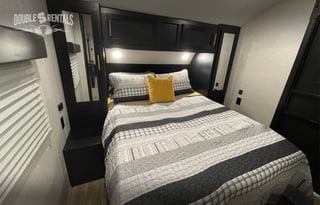 CHEROKEE Private Master, Bunks & Fireplace