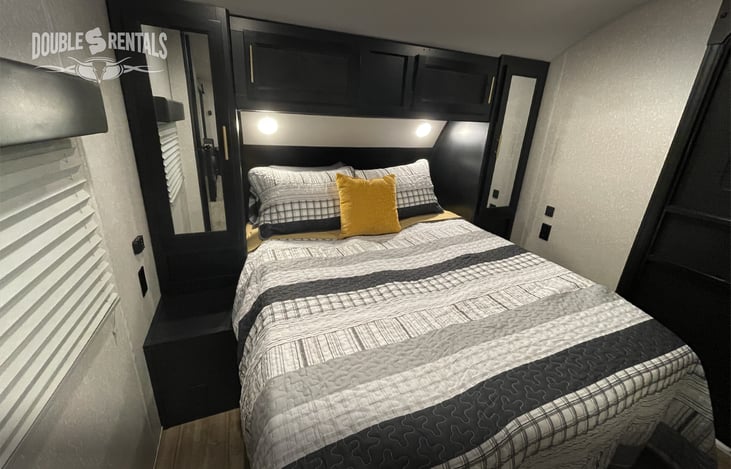 Private master with it's own outside entrance