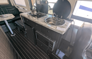 SPACIOUS 2015 Airstream