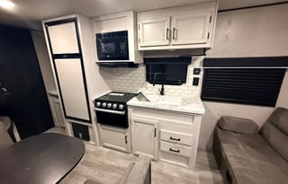 The RV Rental Factory -2022 Jayco Flight 264BHW TT