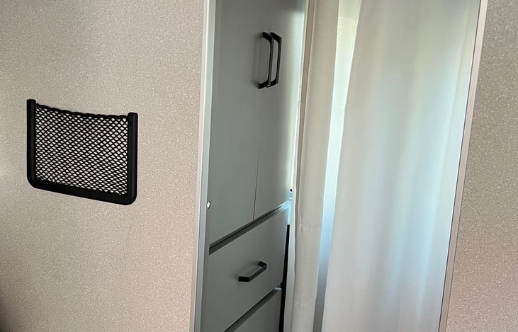 BATHROOM COMPARTMENTS