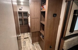 2020 Keystone Hideout 290LHS Sleeps 9