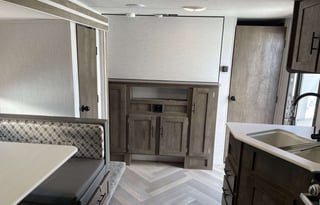 Lightweight Bunkhouse with Spacious Living