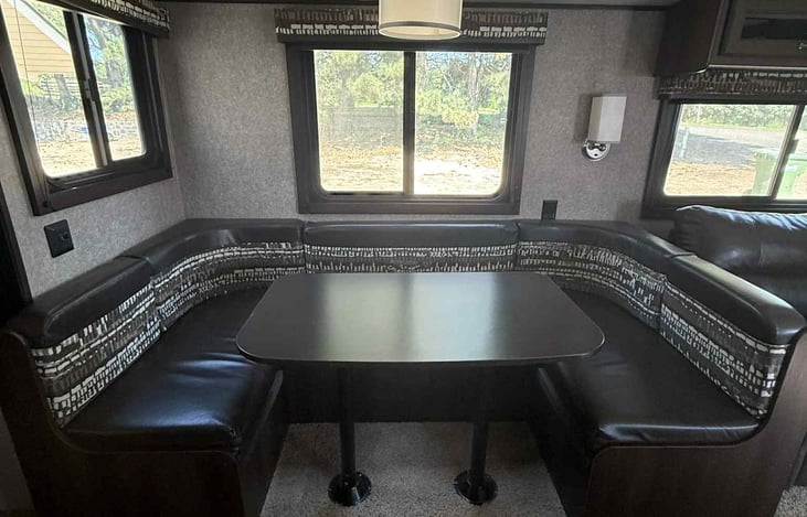 Dinette/Full size bed