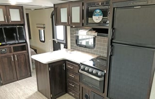 Bunk House/pet & festival friendly sleeps 9