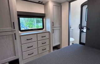 5th Wheel Montana High Country - Two Full Bath