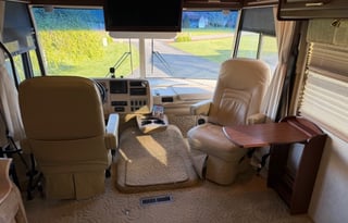 2004 Winnebago Adventurer 33C
