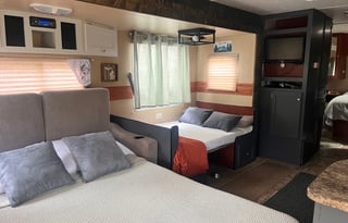 Cozy Home Pet Friendly RV