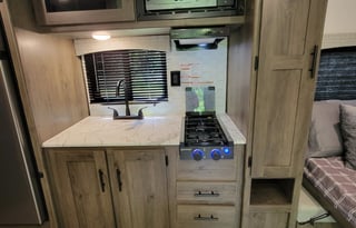 Casey & Crystal's Kid Friendly Vacation on Wheels