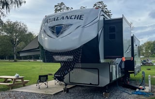 2017 Keystone RV Avalanche 300RE