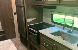 Sassy Sasquatch – Family Bunk w/ Outdoor Kitchen