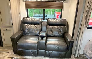 Very comfy couples camper.  Pet friendly too!!