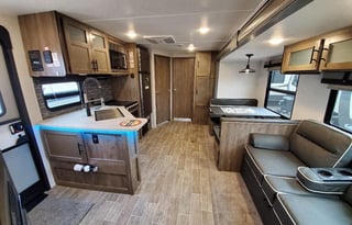 Perfect kids camper! 2 Baths & Washer! Sleeps 9+