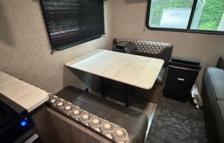 Coleman 202RD sleeps up to 4 people(delivery avl)