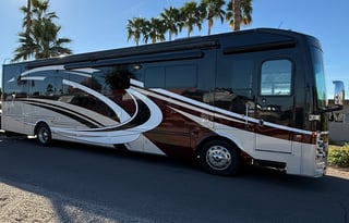 Luxury 40’ DP Coach – Stationary Delivery & Setup