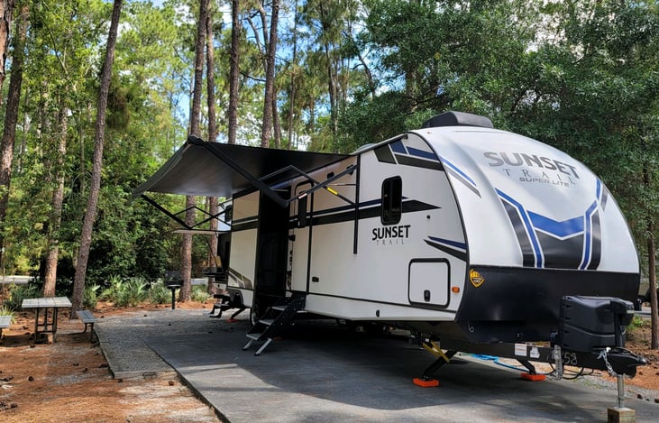 LARGE 2 BED 2 BATH - SLEEPS 8 OUTSIDE KITCHEN! | RVshare