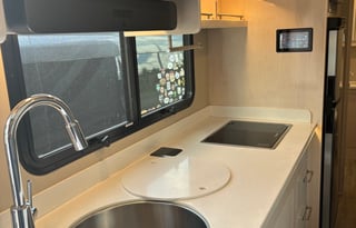 2023 Renegade Vienna 25VRML, Mercedes 3500 Chassis