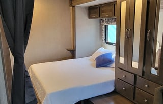 2022 25ft Nexus Triumph luxury. Solar Powered