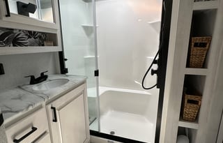 2023 East to West Ahara 378BH-OK W/Huge Bunkhouse