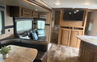 Zinger 2 room  bunk house. Delivery only