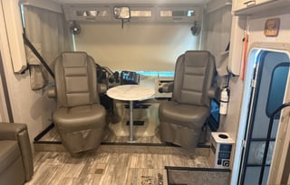 Epic Hurricane Escape Thor Motor Coach 34R Class A