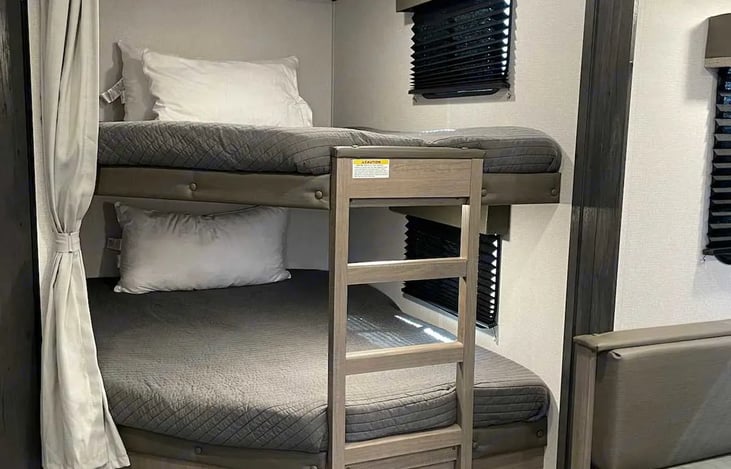 2 full bunks. Room for 2 adults or 4 children.