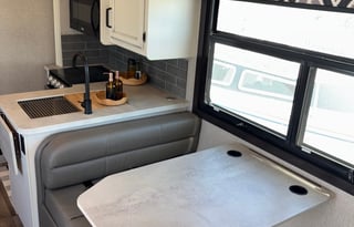 Rare King Bed | Auto Leveling | Easy to Drive