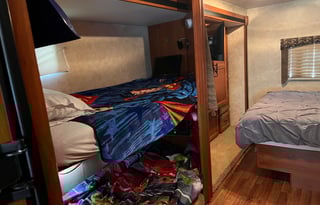 Family & Pet friendly Bunkhouse Motorhome