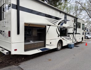 Holiday Rambler Admiral 34J