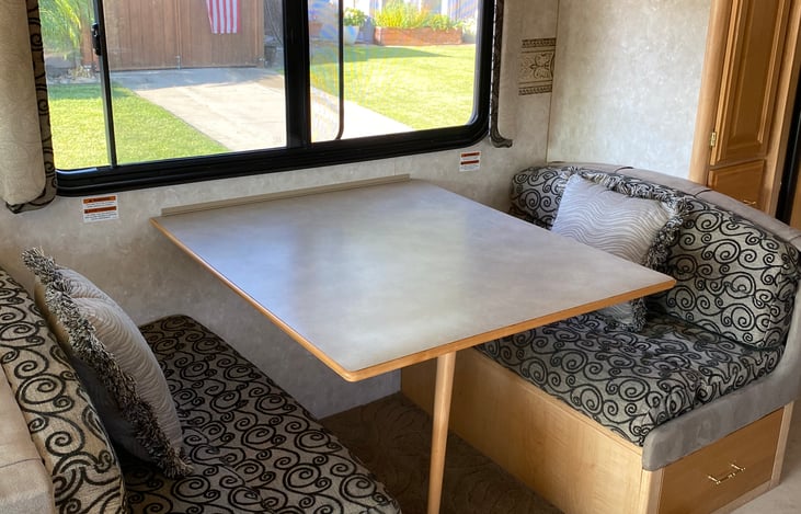 Table for 4 or comfy bed