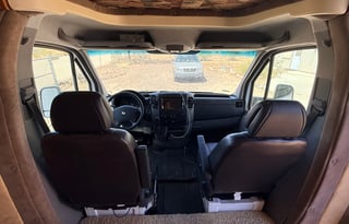 2007 Winnebago Navion 23H