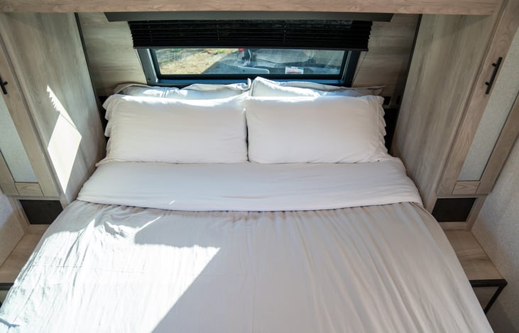 The king sized bed is every campers dream.