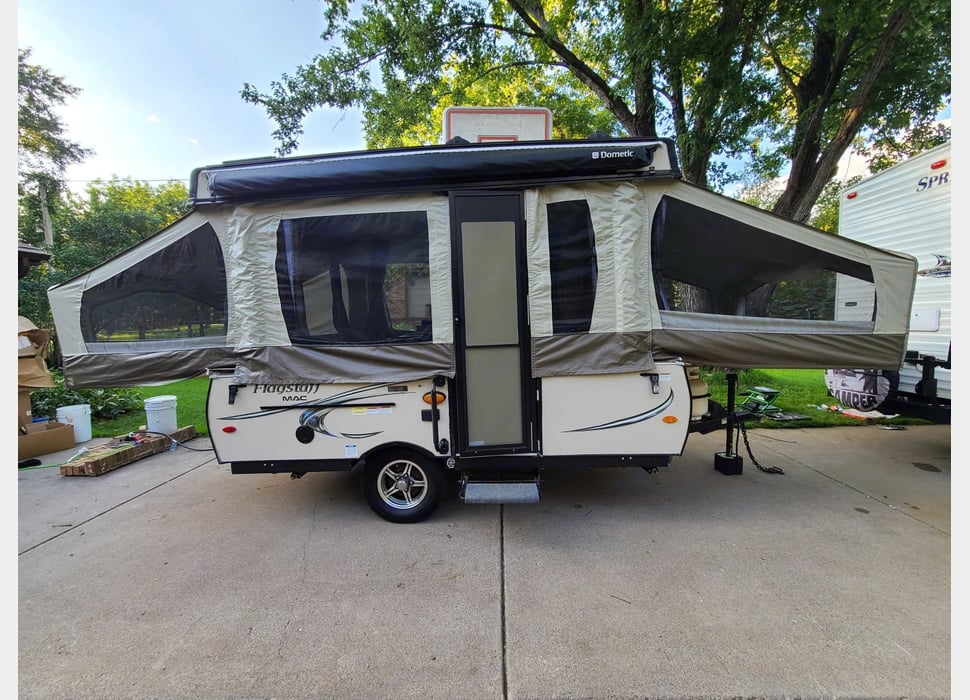Pop-up Camper rentals in Hudson