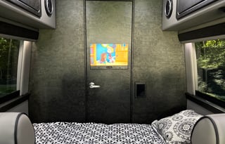 Black VanLife 3, Luxe Cruiser 24ft