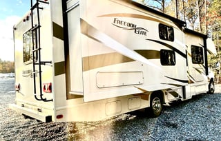 Bunk Floorplan Freedom Elite 30FE - Sleeps 8!