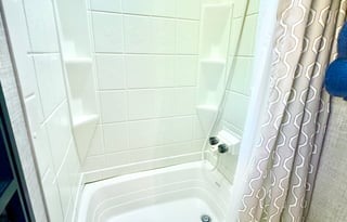 sleeps 9 + fully furnished