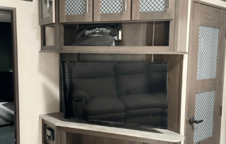 Grand Design Momentum 350G **Toy hauler (OKFL2209)