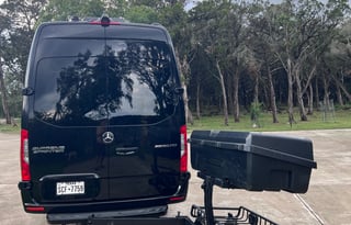 2022 Supreme Sprinter. Fully loaded. Seats 12.