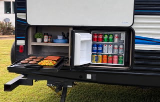HUNTS PROWLER RV 32' SLEEPS 6