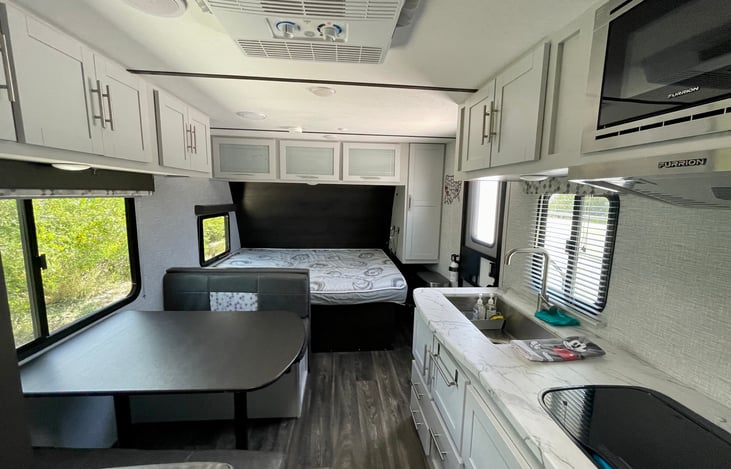 Entertainment system ((AM/FM/Bluetooth/Aux/USB) with outside speakers